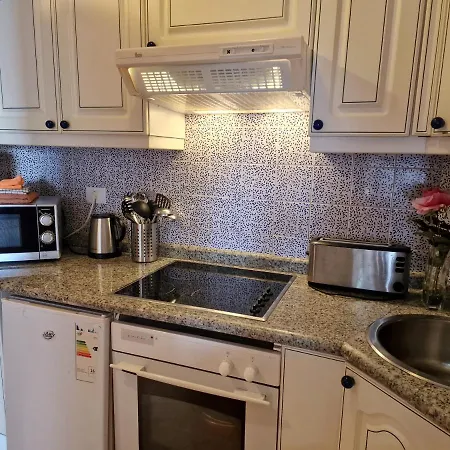 Appartement No 1 Only 100 Meters To Beach, Heated Pool, Wifi, Balcony