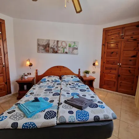 Appartement No 1 Only 100 Meters To Beach, Heated Pool, Wifi, Balcony *