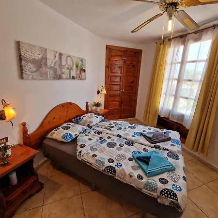 Appartement No 1 Only 100 Meters To Beach, Heated Pool, Wifi, Balcony