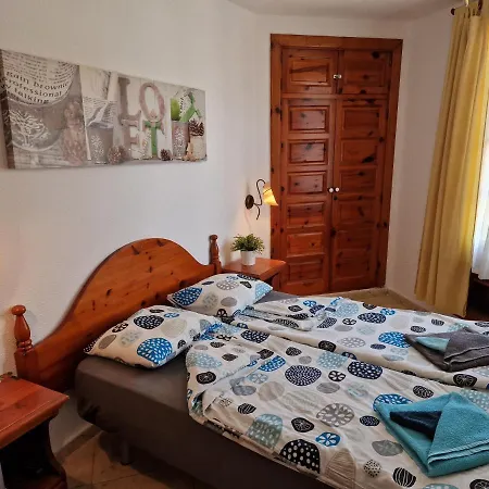 Appartement No 1 Only 100 Meters To Beach, Heated Pool, Wifi, Balcony