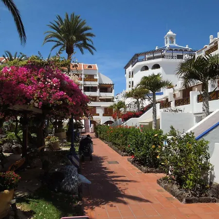 No 1 Only 100 Meters To Beach, Heated Pool, Wifi, Balcony Appartement