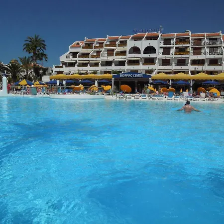 No 1 Only 100 Meters To Beach, Heated Pool, Wifi, Balcony Appartement
