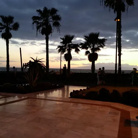 Apartment No 1 Only 100 Meters To Beach, Heated Pool, Wifi, Balcony